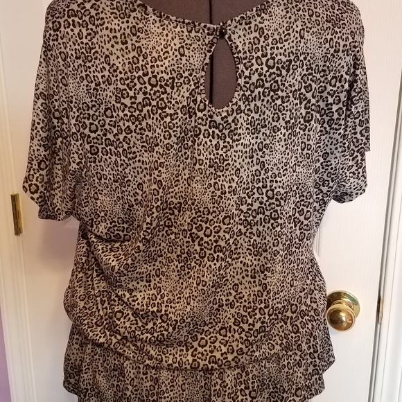 Women's Black and Gray Leopard Print Knit Top - Picture 3 of 4